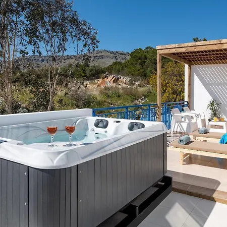 Eagles Nest Hotel